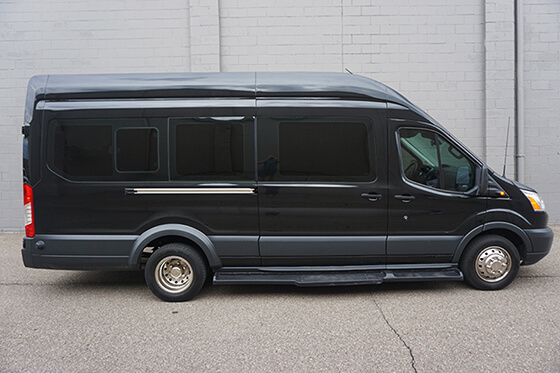 10 passenger limo van